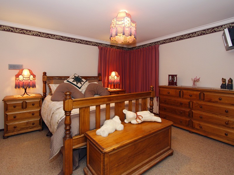 28 Leicester Square, Alexander Heights WA 6064