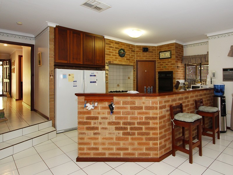 28 Leicester Square, Alexander Heights WA 6064