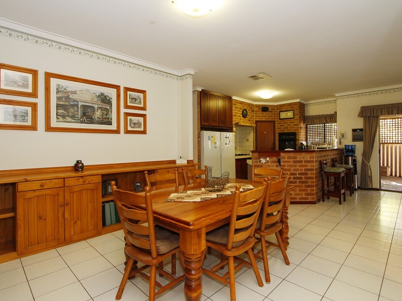 28 Leicester Square, Alexander Heights WA 6064