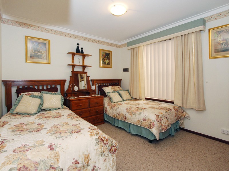 28 Leicester Square, Alexander Heights WA 6064