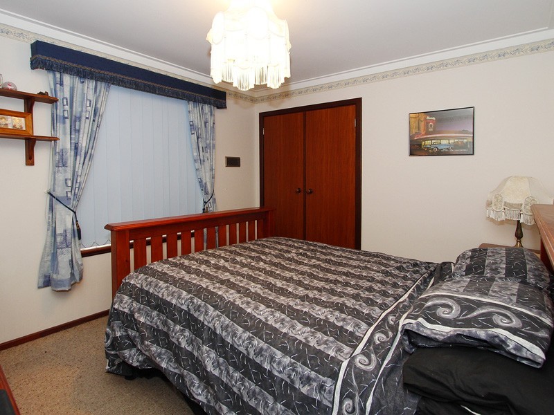 28 Leicester Square, Alexander Heights WA 6064