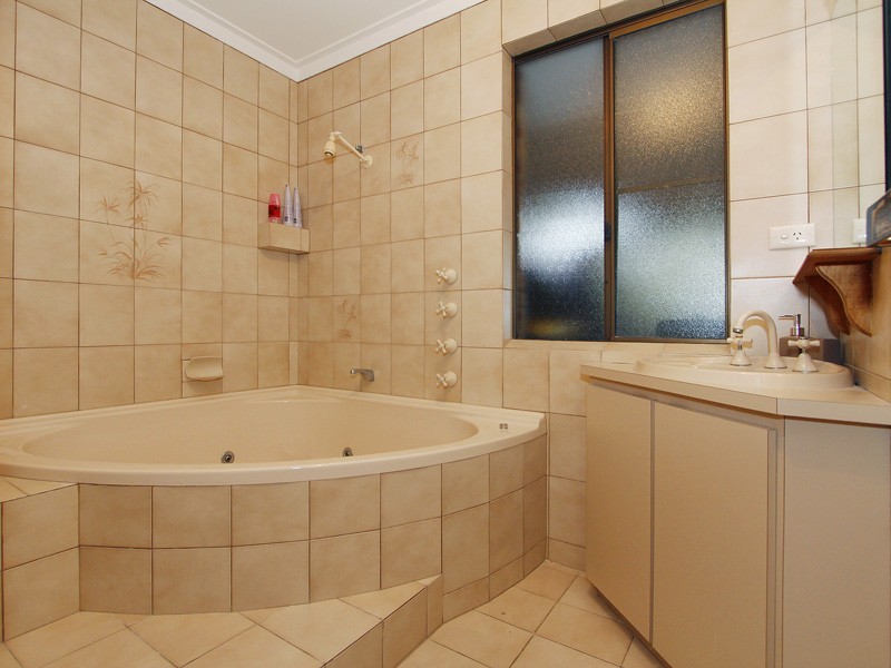 28 Leicester Square, Alexander Heights WA 6064