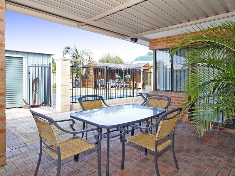 28 Leicester Square, Alexander Heights WA 6064