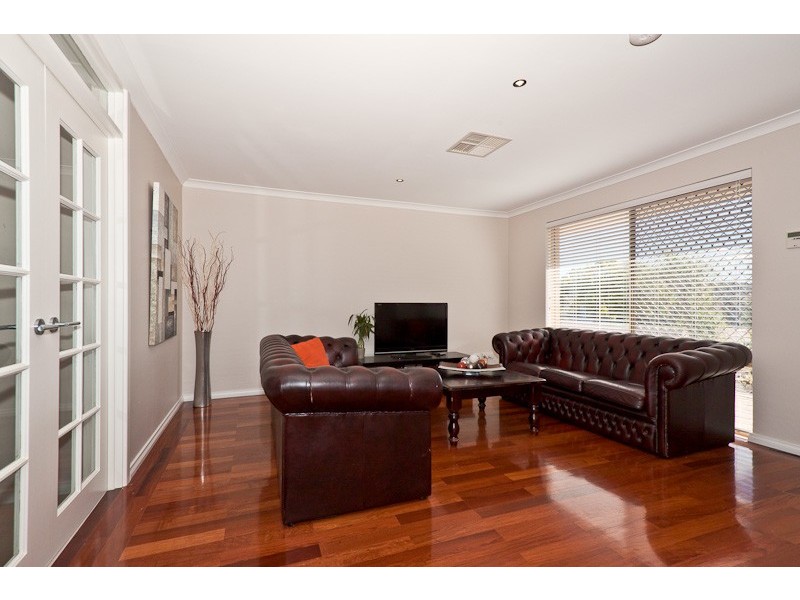 25 Arrowsmith Rise, Marangaroo WA 6064
