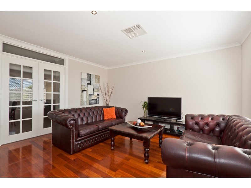 25 Arrowsmith Rise, Marangaroo WA 6064