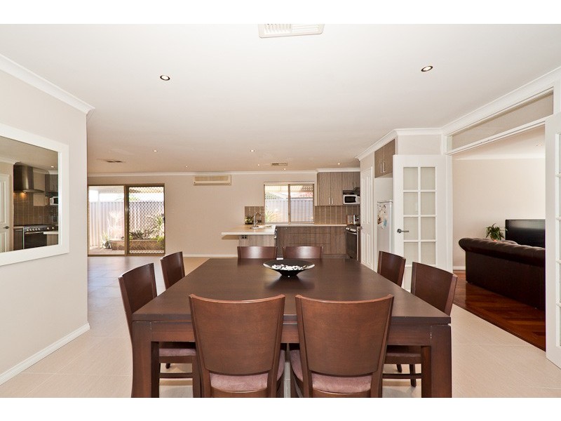 25 Arrowsmith Rise, Marangaroo WA 6064