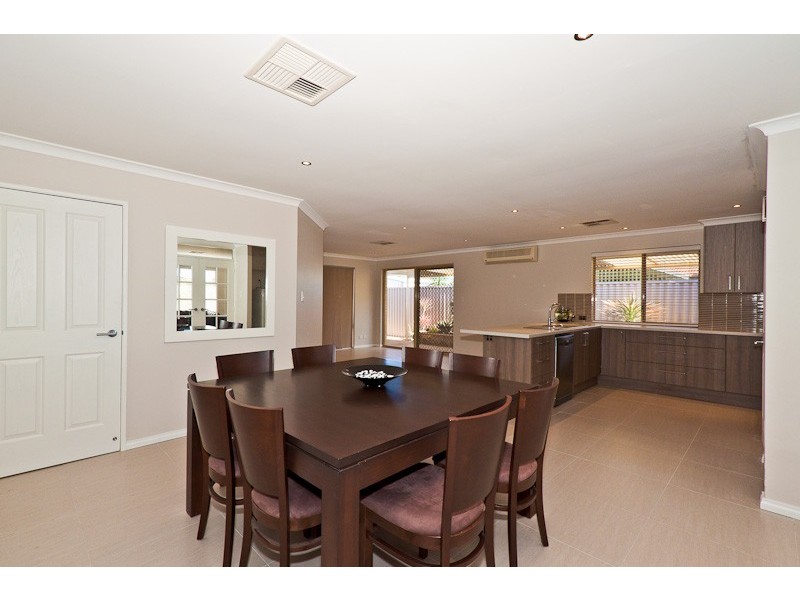 25 Arrowsmith Rise, Marangaroo WA 6064