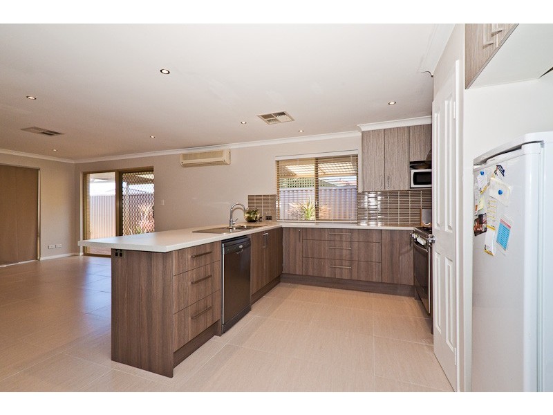 25 Arrowsmith Rise, Marangaroo WA 6064