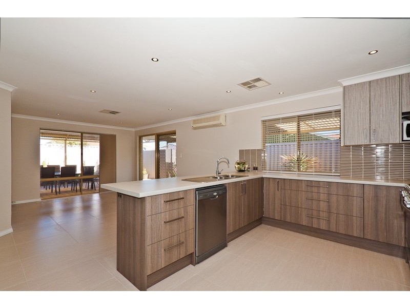 25 Arrowsmith Rise, Marangaroo WA 6064