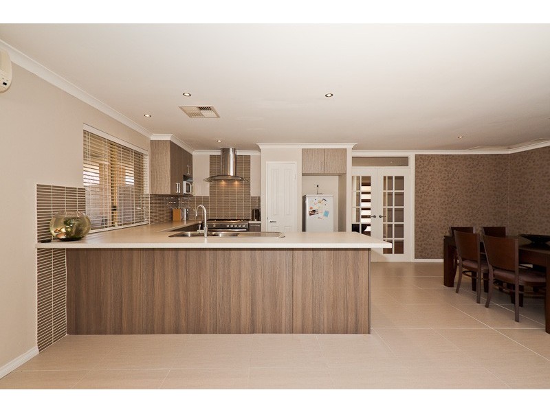 25 Arrowsmith Rise, Marangaroo WA 6064