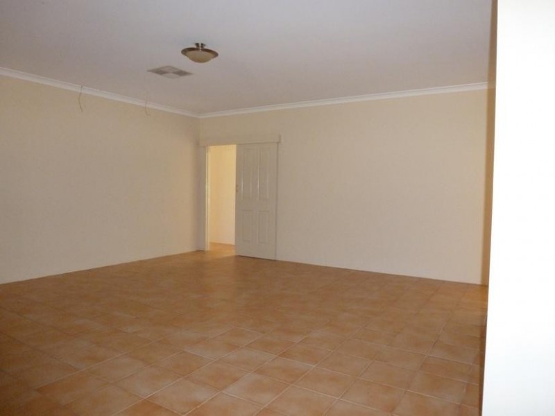 29 Firmstone Circle, Landsdale WA 6065