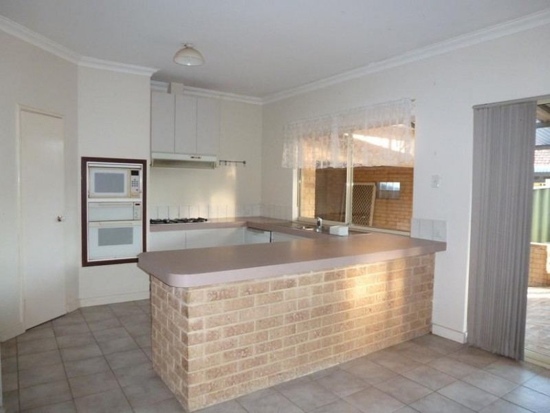 18 Rockdale Pass, Landsdale WA 6065