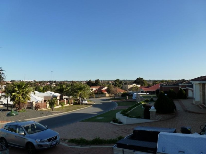 18 Rockdale Pass, Landsdale WA 6065