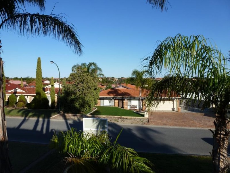 18 Rockdale Pass, Landsdale WA 6065