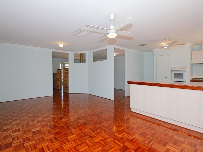 7 Redwood Court, Alexander Heights WA 6064