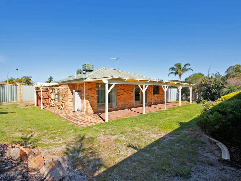 7 Redwood Court, Alexander Heights WA 6064