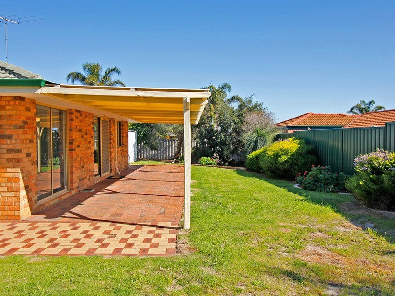 7 Redwood Court, Alexander Heights WA 6064