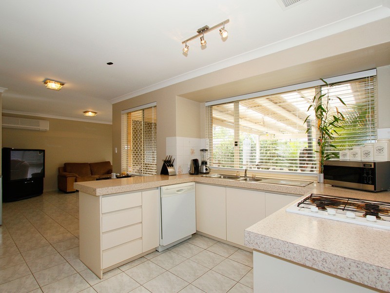 10 Arches Loop, Ballajura WA 6066