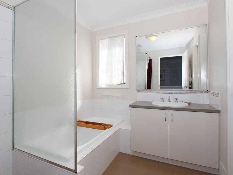 27a Coonawarra Drive, Caversham WA 6055