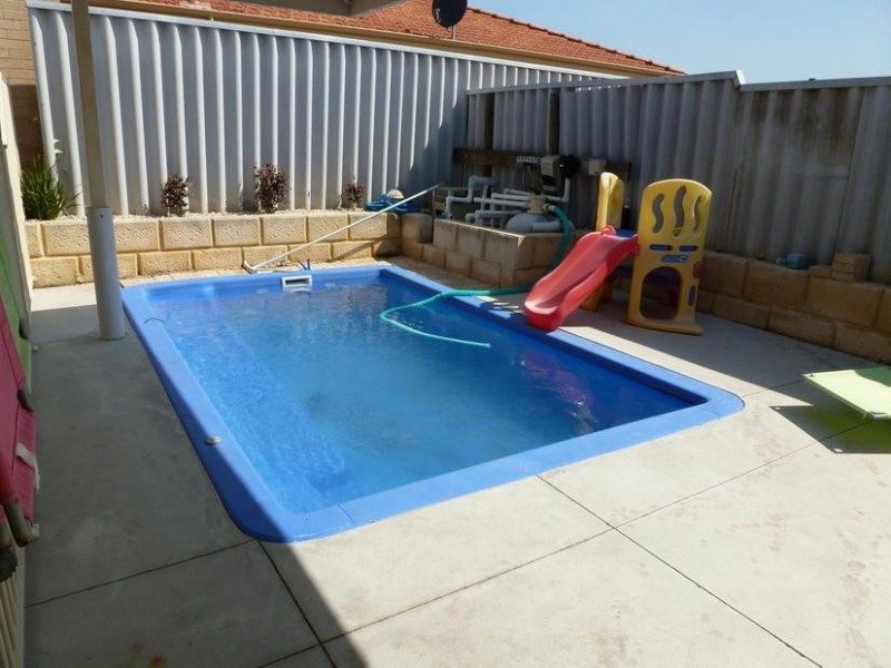 2 Auburn Close, Marangaroo WA 6064