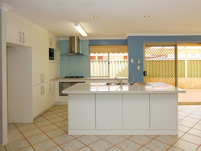 21 Gilroyd Loop, Ballajura WA 6066