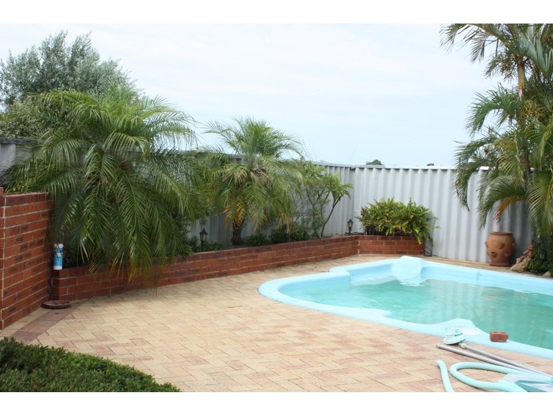 5 Taura Close, Marangaroo WA 6064