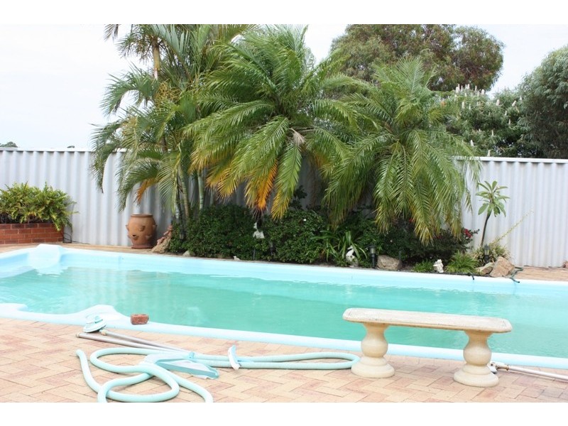 5 Taura Close, Marangaroo WA 6064