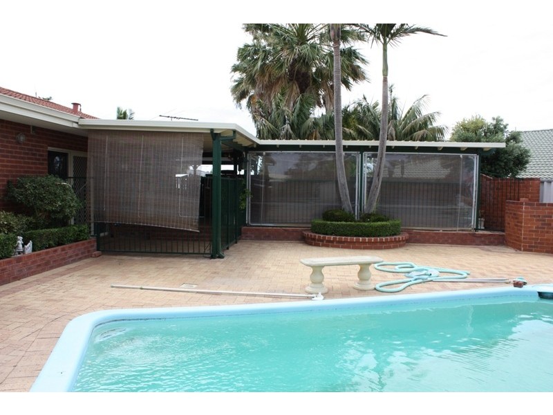 5 Taura Close, Marangaroo WA 6064