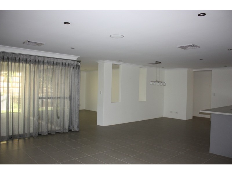 406 Kingsway, Landsdale WA 6065