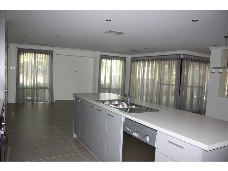 406 Kingsway, Landsdale WA 6065