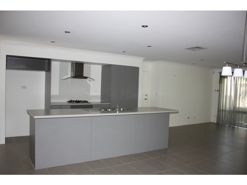 406 Kingsway, Landsdale WA 6065