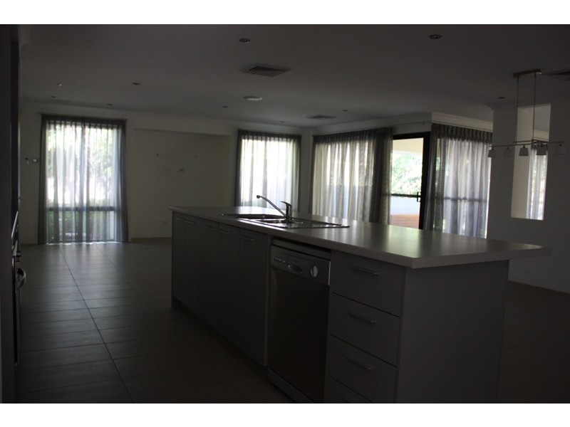 406 Kingsway, Landsdale WA 6065