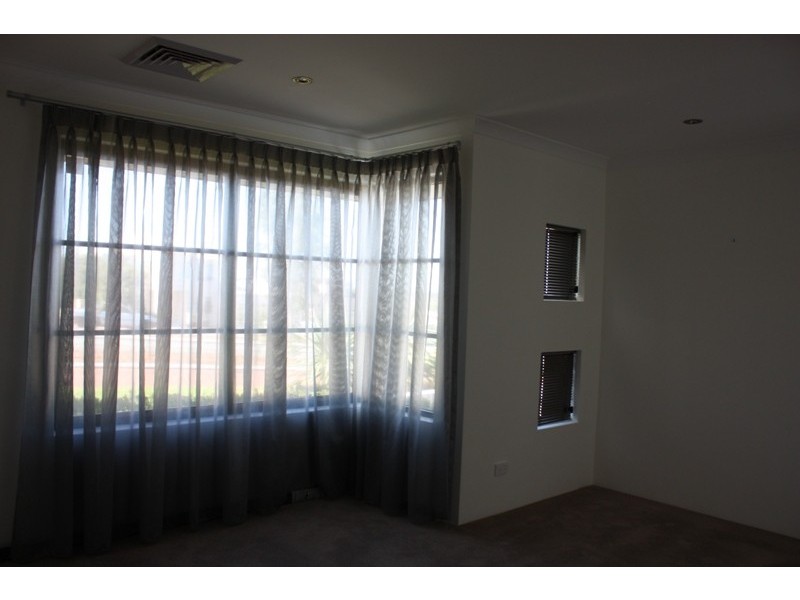 406 Kingsway, Landsdale WA 6065