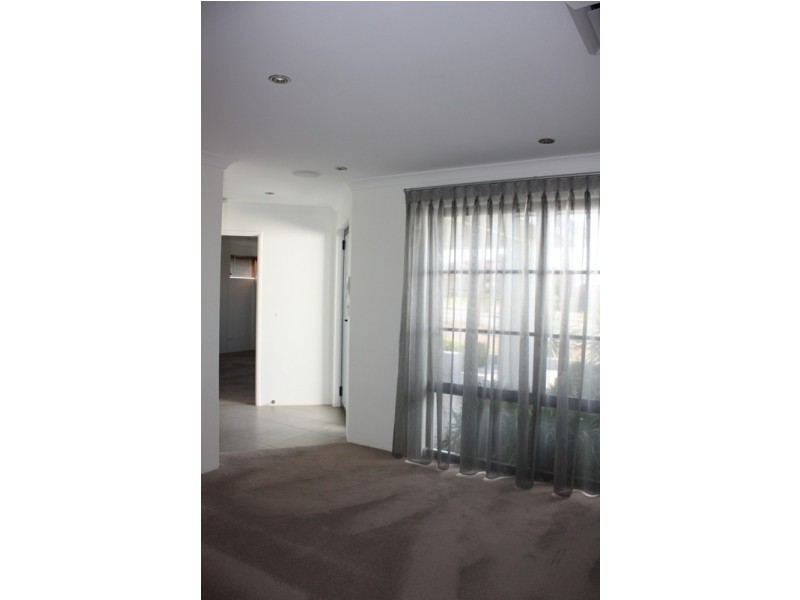 406 Kingsway, Landsdale WA 6065