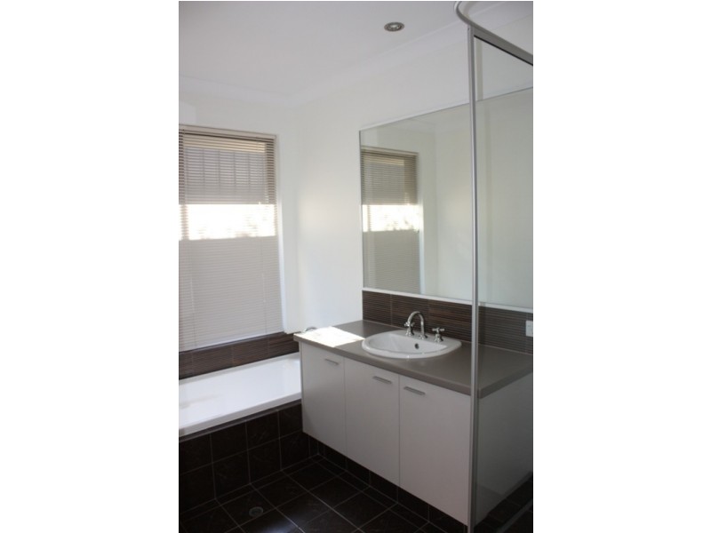 406 Kingsway, Landsdale WA 6065