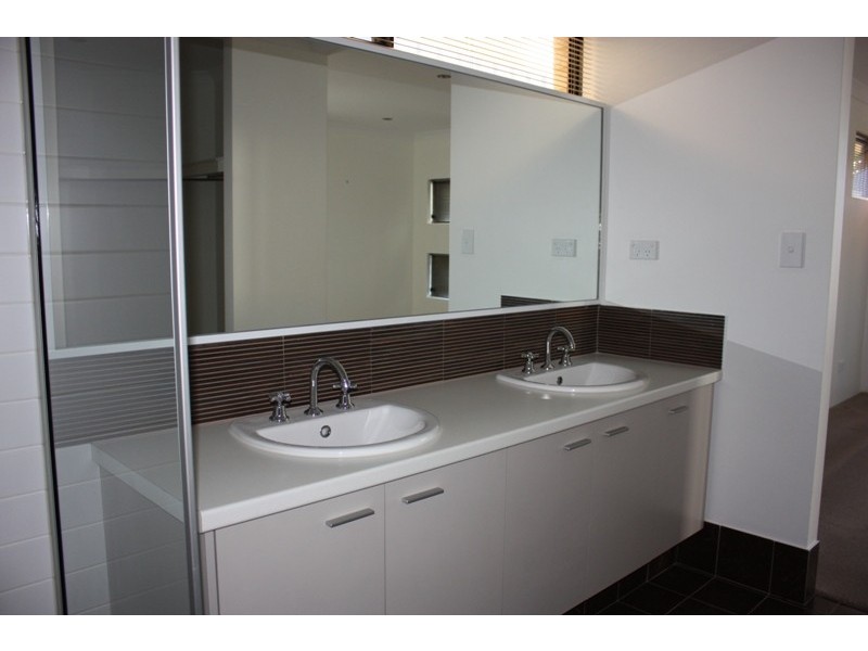 406 Kingsway, Landsdale WA 6065