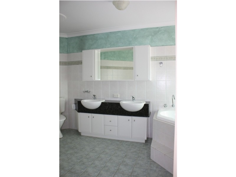 40 Valleyview Drive, Landsdale WA 6065