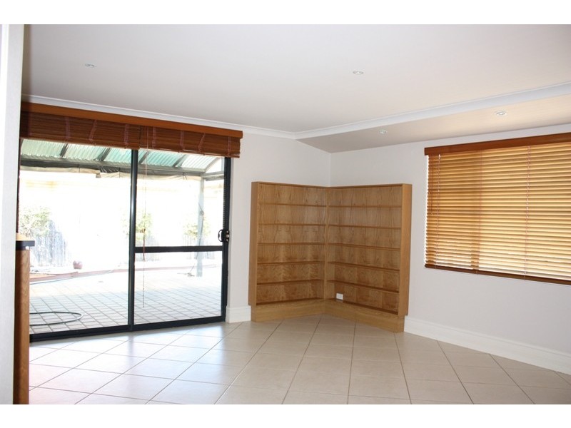 40 Valleyview Drive, Landsdale WA 6065