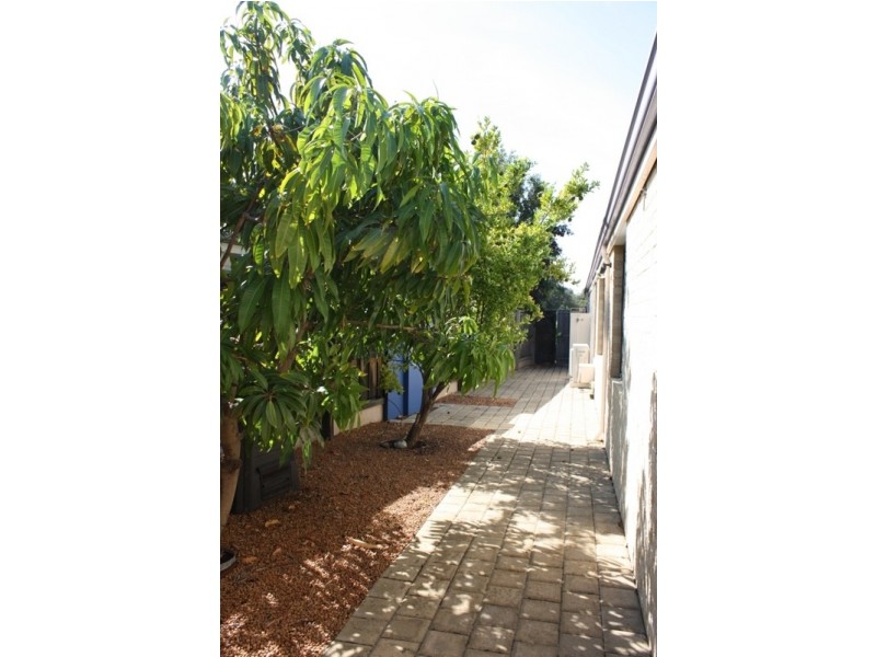 40 Valleyview Drive, Landsdale WA 6065