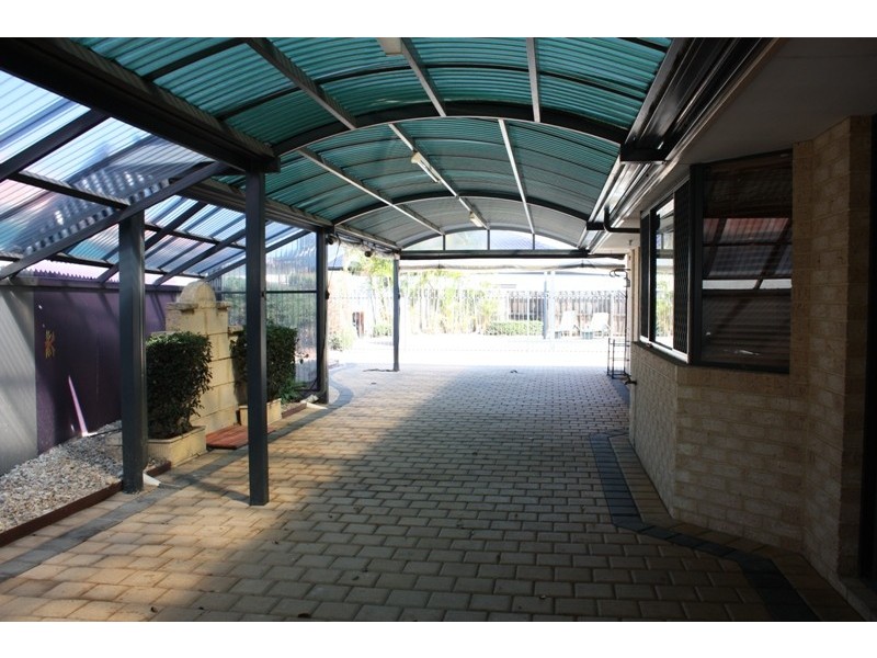 40 Valleyview Drive, Landsdale WA 6065