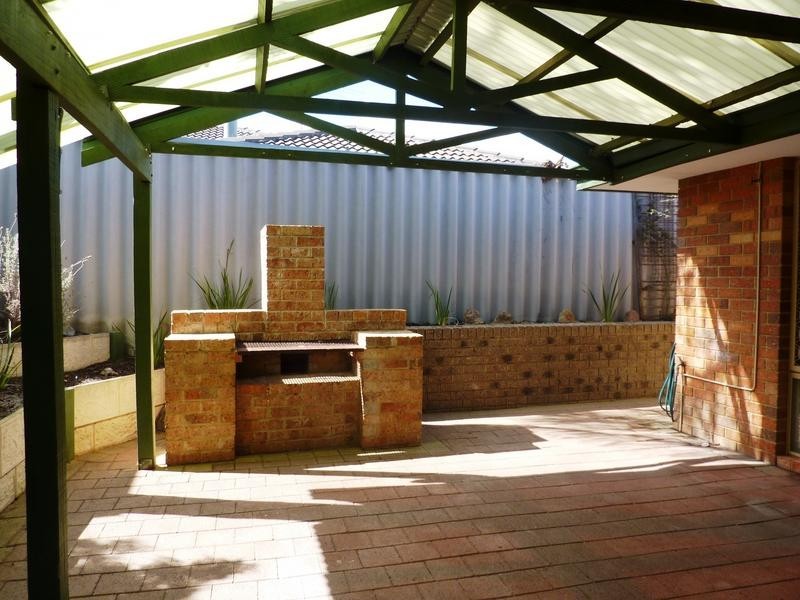 4 Emblem Loop, Alexander Heights WA 6064