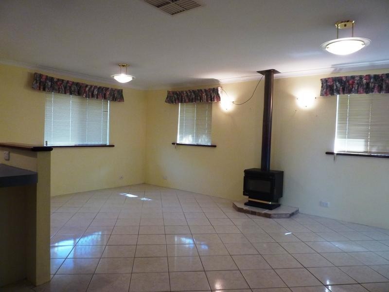 4 Emblem Loop, Alexander Heights WA 6064