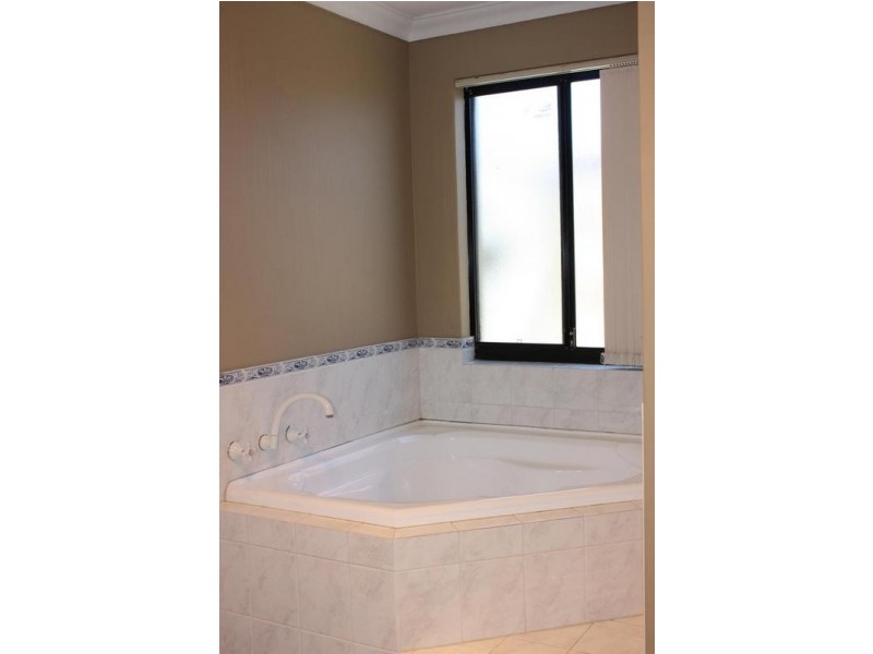 1 Valley Views Drive, Landsdale WA 6065