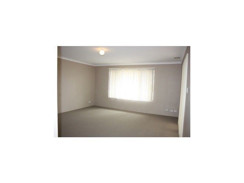 19 Drevon Place, Marangaroo WA 6064