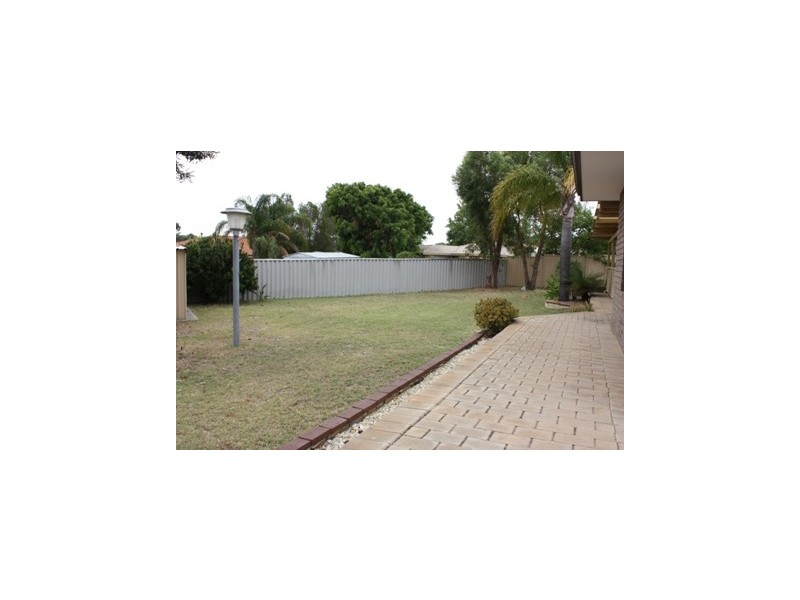 19 Drevon Place, Marangaroo WA 6064