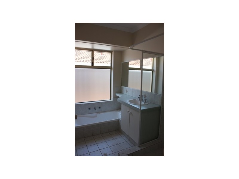 5 Clisby Brace, Alexander Heights WA 6064