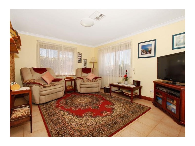 1/15 Bredgar Way, Marangaroo WA 6064