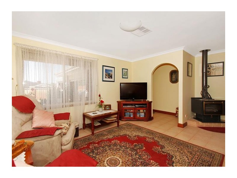 1/15 Bredgar Way, Marangaroo WA 6064