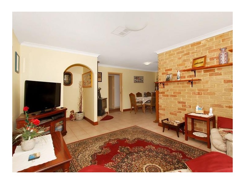 1/15 Bredgar Way, Marangaroo WA 6064