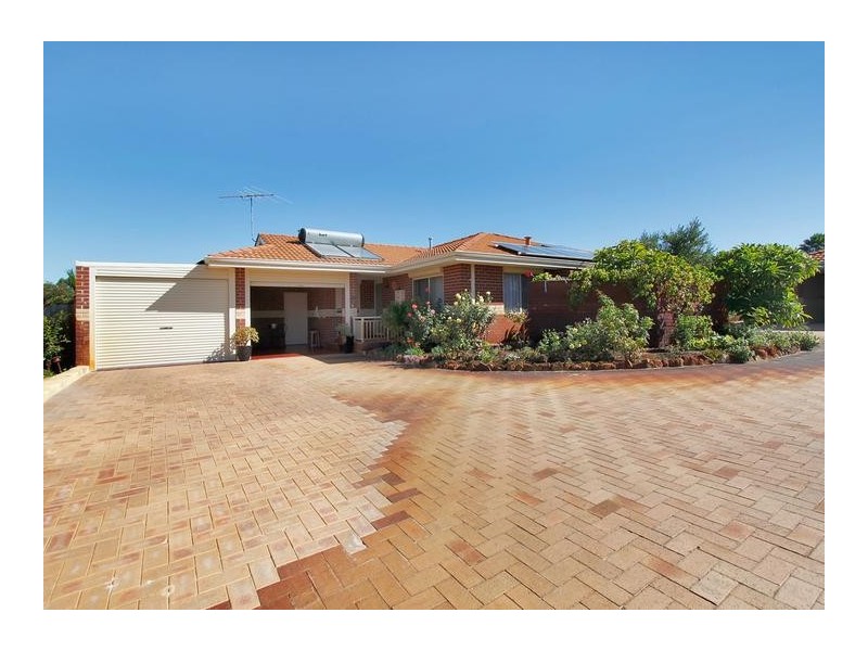 1/15 Bredgar Way, Marangaroo WA 6064